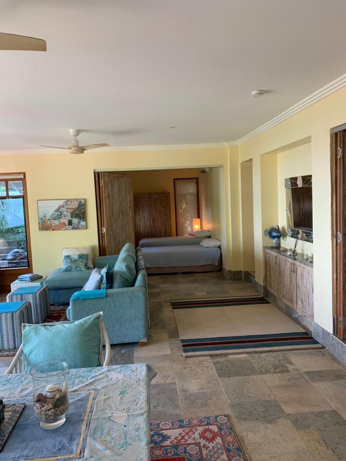 Beachfront Dolphin Cabin Oak Beach Экстерьер фото